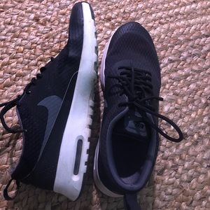 NIKE Thea Sneakers